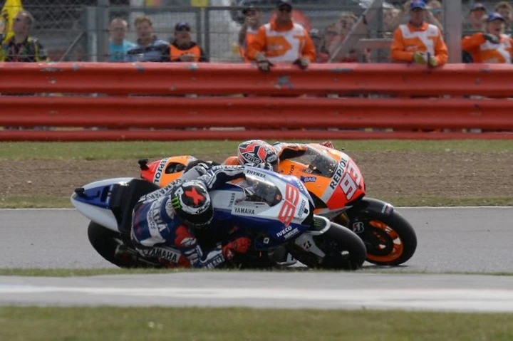 Pagelle MotoGP Silvertstone 2013: Lorenzo si supera. Anche Marquez. Rossi il primo degli … altri [FOTO sequenza sorpasso]