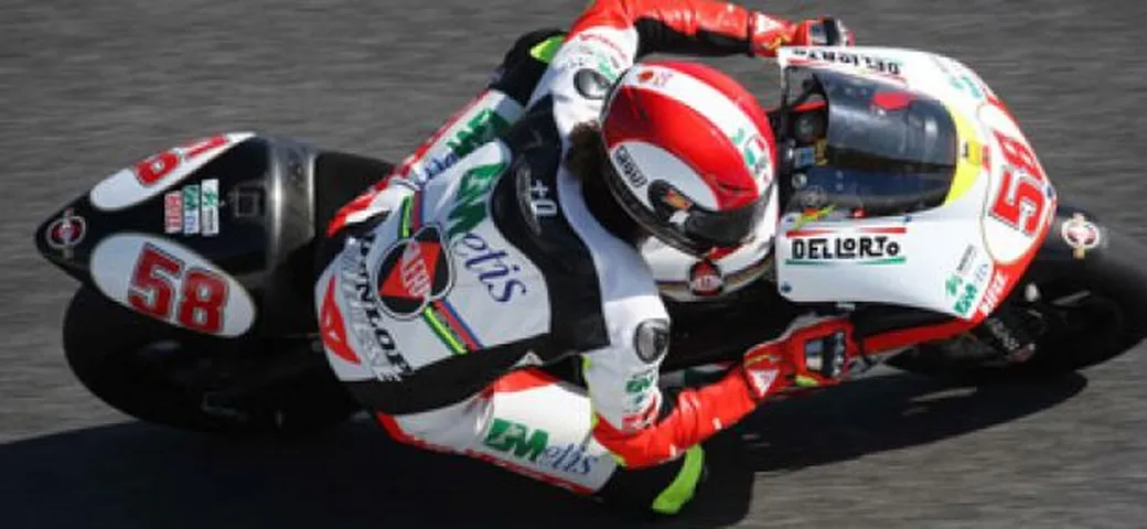 Marco Simoncelli domina la gara dell'Estoril e riapre il Mondiale 250