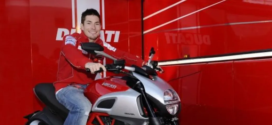 Nicky Hayden sulla Ducati Diavel a Valencia