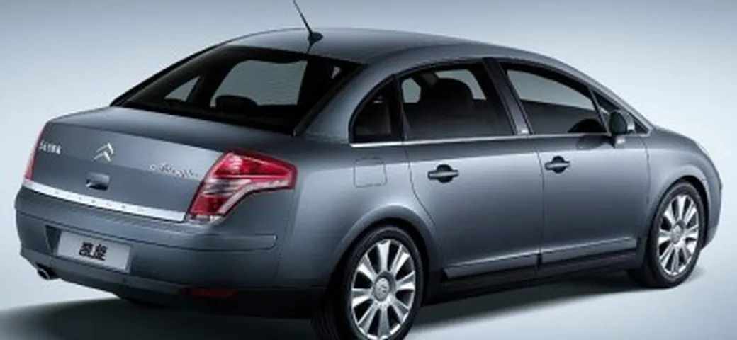 Citroën C-Triomphe - una C4 a 3 volumi per la Cina