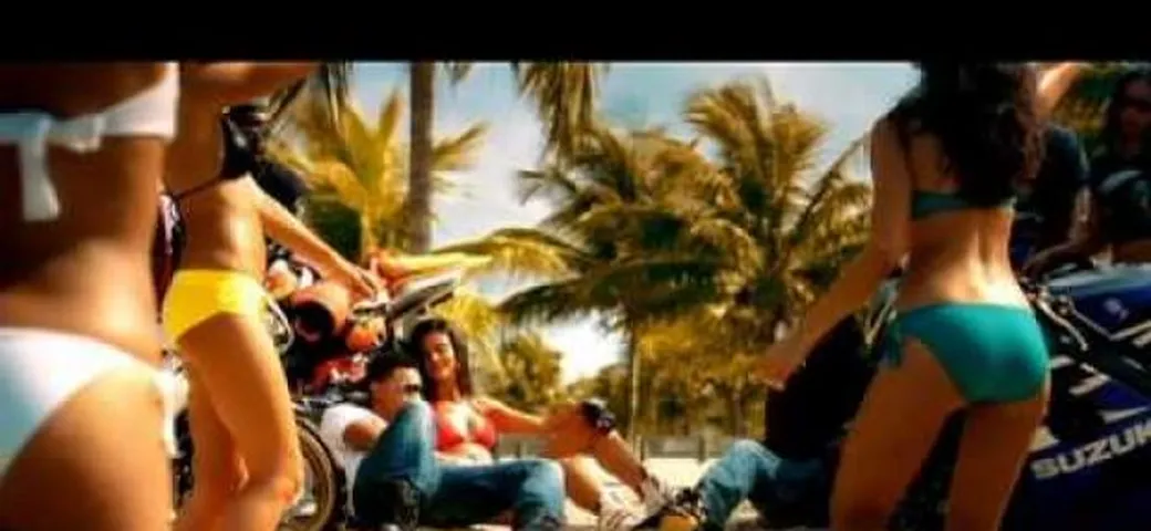 Moto e donne. Chi sta meglio di Shaggy?