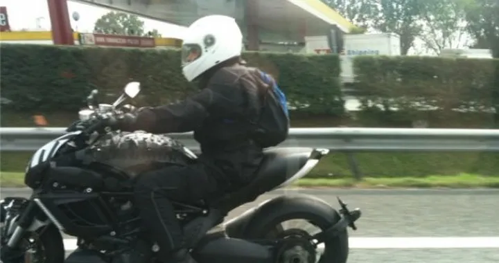 Ducati Diavel 2011, ancora foto spia