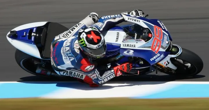 Phillip Island, le “libere” a Lorenzo. Marquez (gran volo) solo sesto. Rossi solito quarto