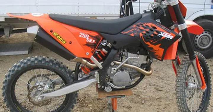 KTM 250 SX F in pista