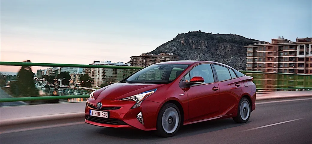 Toyota Prius: vent'anni di sfide, contro tutti