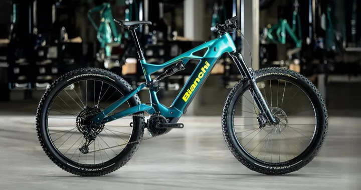 Bianchi E-Vertic FX: motore Bosch, 800 Wh di batteria e anima off-road