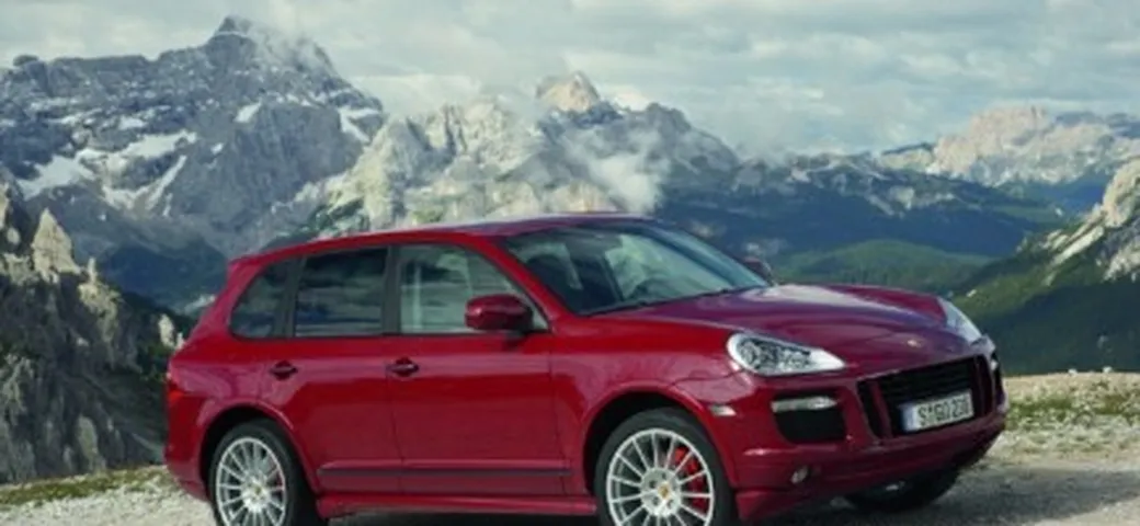 BMW X6 5.0i VS Porsche Cayenne GTS: sfida fra i suv 