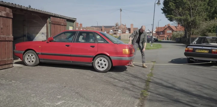 Nascosta per 27 anni sotto polvere e detriti, rivive rara Audi 90 Quattro