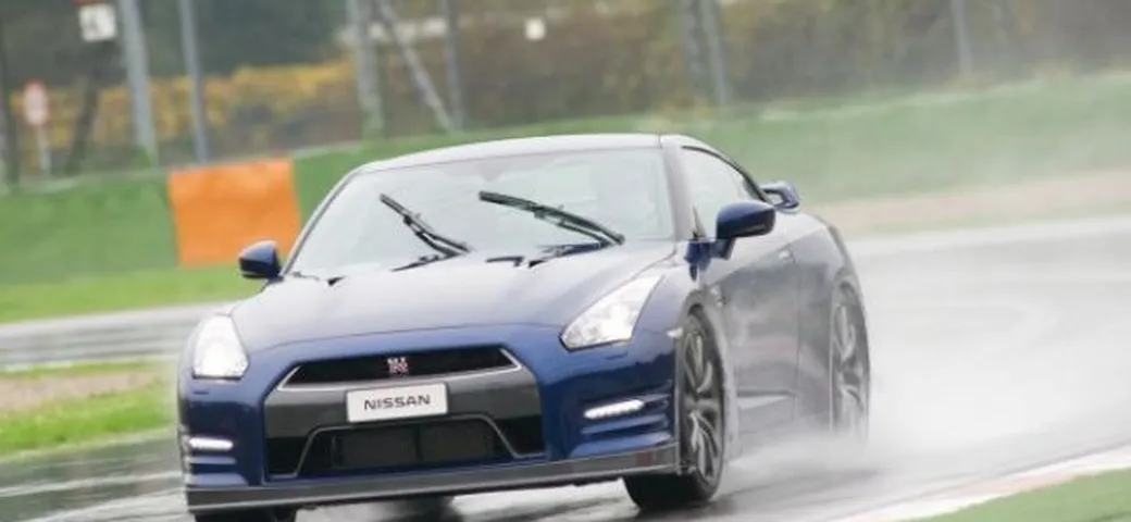 Nissan GT-R MY 2011: il test di Autoblog in pista ad Imola