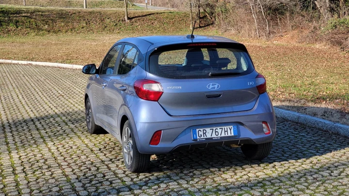Hyundai i10 2024: piccola citycar, grande anima. Caratteristiche e PROVA SU STRADA