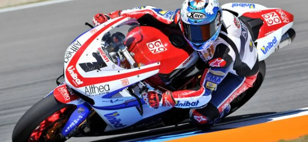 WSBK: imprendibile Carlos Checa nella qualifiche davanti a Corser e Fabrizio. Max Biaggi sesto.