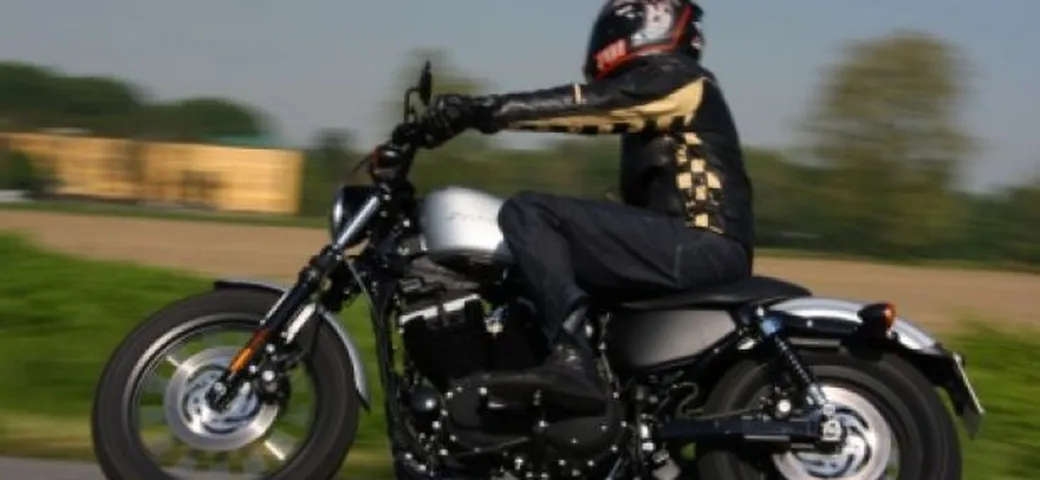 Test Harley Davidson 883 Iron, the iron bike