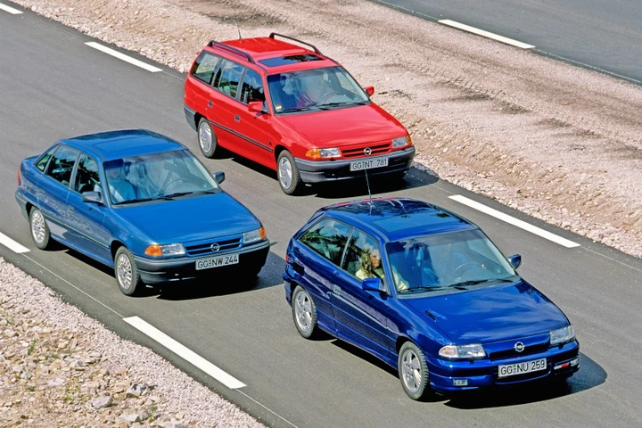 Opel Astra: la compatta tedesca compie trent'anni