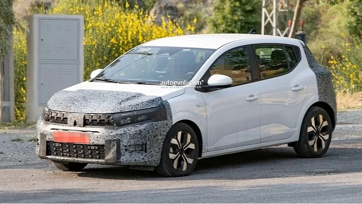 Dacia Sandero, il restyling rinfrescherà la linea e non solo