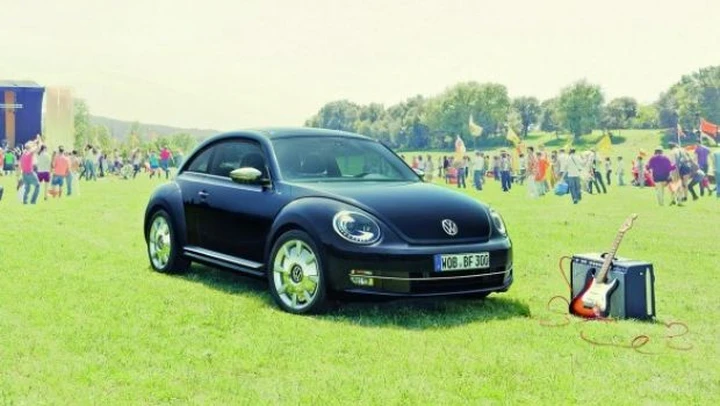Volkswagen Beetle Fender Edition: il Maggiolino rende omaggio al celebre costruttore di chitarre