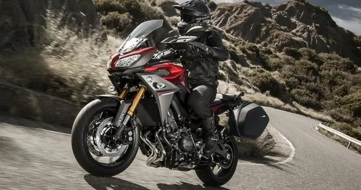 Yamaha MT-09 Tracer 2015: nuova adventure-tourer tricilindrica