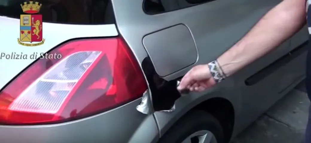 L'auto dei ladri cambia colore: aveva una pellicola