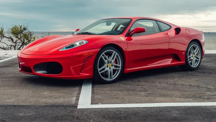 All'asta la Ferrari F430 di Donald Trump, la supercar del presidente degli USA