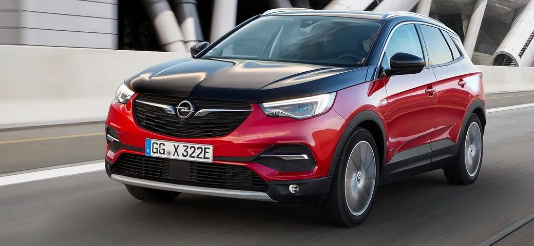 Opel Grandland X, ora ordinabile anche nella versione Hybrid4 AWD da 300 CV