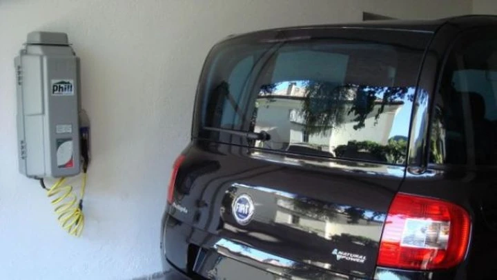 Auto a metano: dal Governo il via libera al distributore in casa