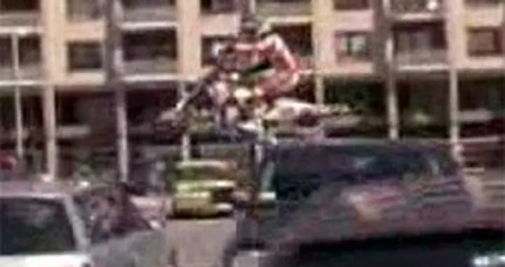 Video Ivan Lazzarini: supermoto in the city in attesa di Magic For Fun!