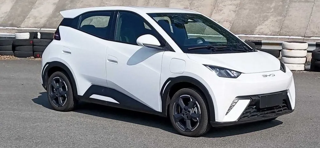 BYD riduce il prezzo di elettriche e plug-in del 22%: tensione commerciale