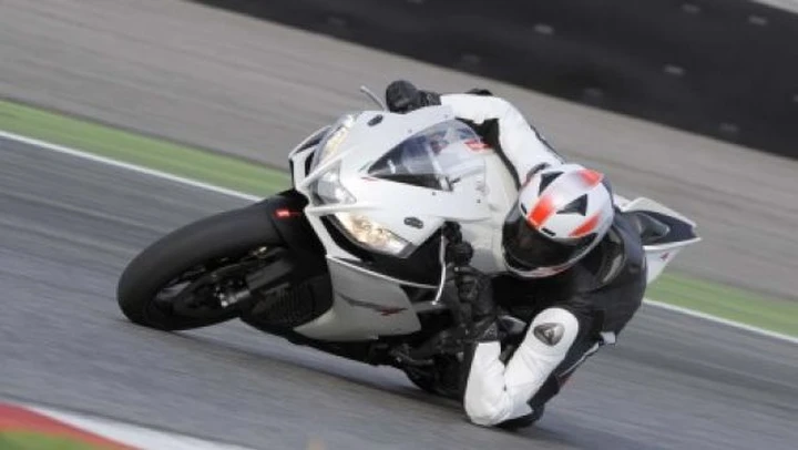 RSV4 R: un po’ di chiarezza sullo Stop dei test deciso da Aprilia