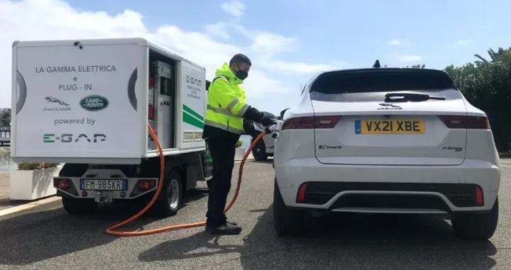 Jaguar Land Rover: con la colonnina mobile E-GAP la ricarica è on demand