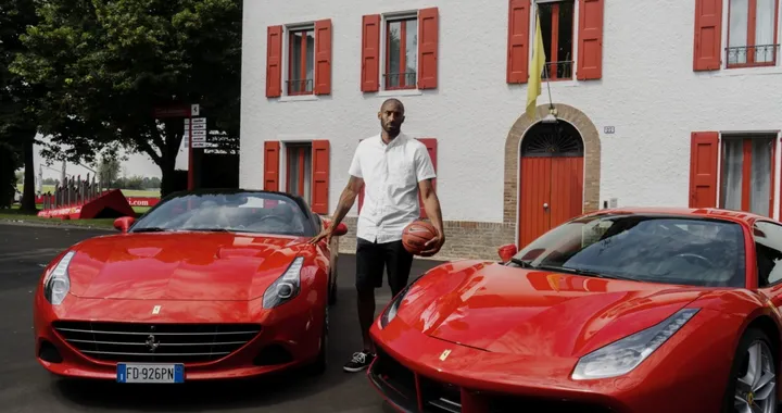 Kobe Bryant in visita da Ferrari a Maranello
