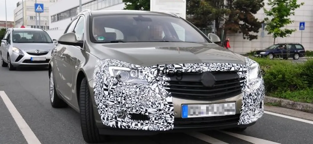Opel Insignia Sport Tourer: nuove foto spia