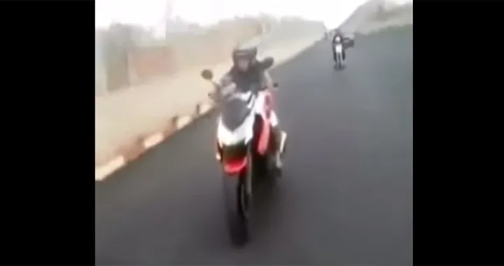 A 7 anni guida una grossa Kawasaki: roba da matti! [Video]