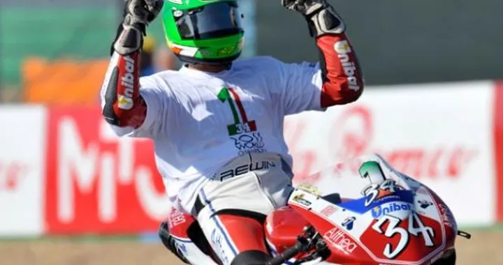 STK 1000: Davide Giugliano è il campione europeo Superstock 2011!