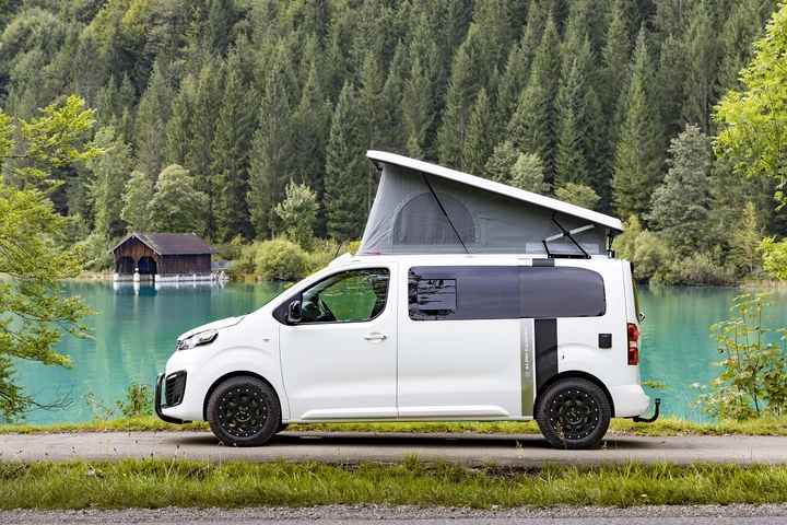 Con Opel Vivaro Alpincamper si va in vacanza