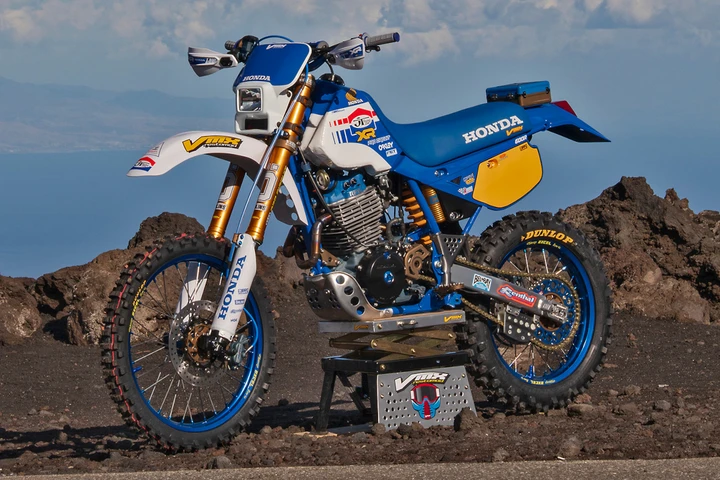 Così una dirt bike anni ’80 diventa una special da sogno nel 2025