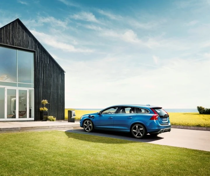 Volvo V60: il pacchetto R-Design anche per la Plug-In Hybrid