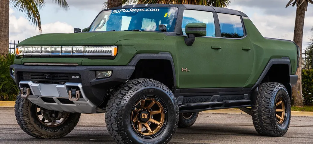 GMC Hummer EV rivestito in Kevlar negli Stati Uniti | Video