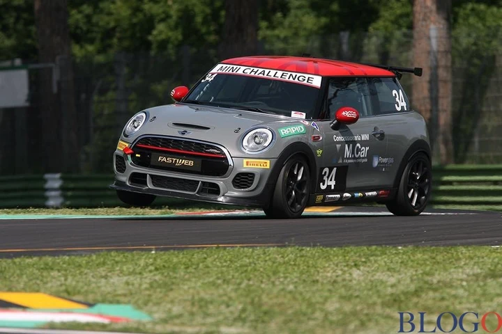 Mini Challenge 2016: la JCW da corsa, in video con Ravaglia e Gabellini