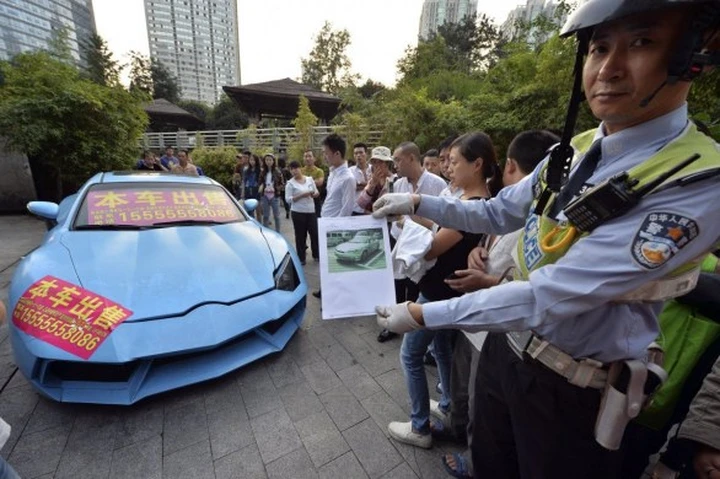 Trasforma una Hyundai in Lamborghini Aventador. Poi cerca di venderla...