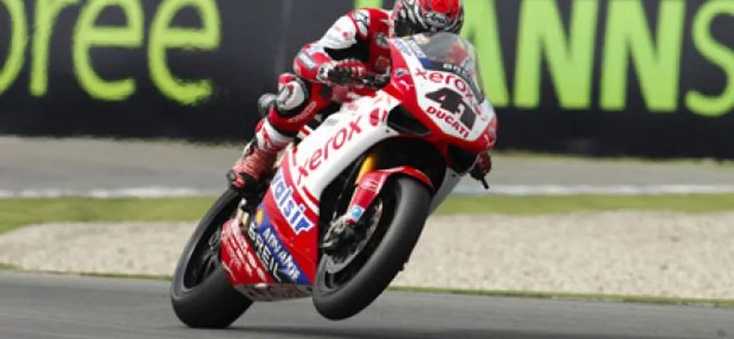 Ad Assen Haga (Ducati) allunga nel mondiale. Spies, dagli altari alla polvere. Haslam, nuova star.