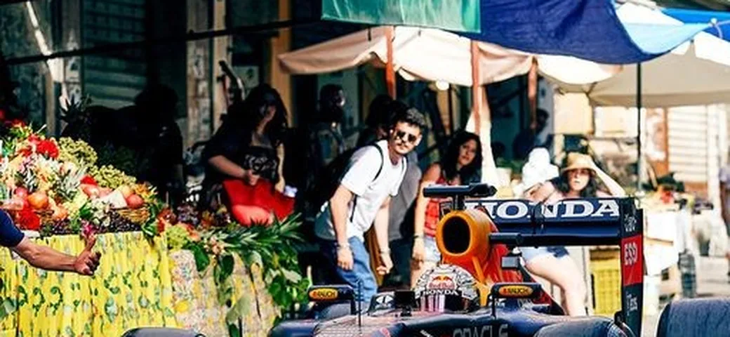 F1, Red Bull: l'incredibile show nel centro di Palermo