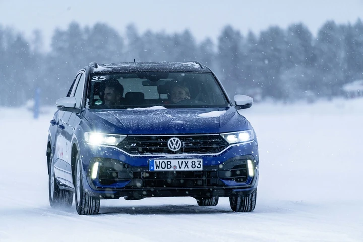 Volkswagen R Driving Experience Ice: drifting in Svezia