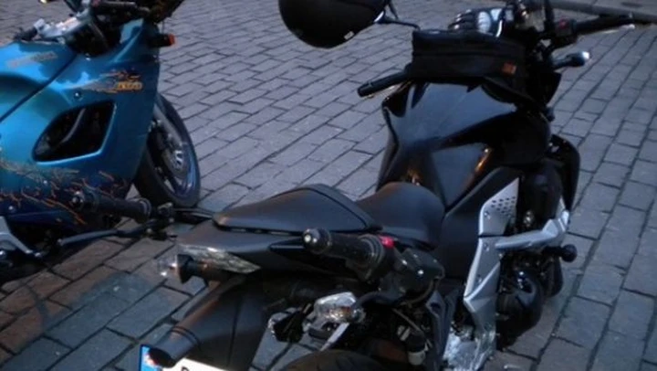Foto del giorno: Kawasaki Z750 con manubri posteriori