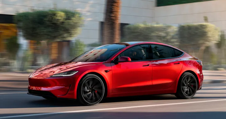 Per la prima volta un'auto elettrica è la più venduta in assoluto: battute benzina e diesel