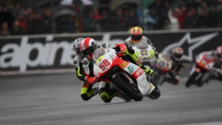 Marco Simoncelli sabato 23 maggio al megastore Wheelup di Bergamo e al D-store Dainese di Milano