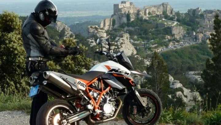Test KTM 990 Supermoto R: Cultura Racing
