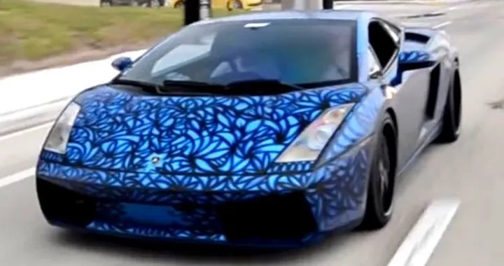 Lamborghini Gallardo: un artista la pittura a mano