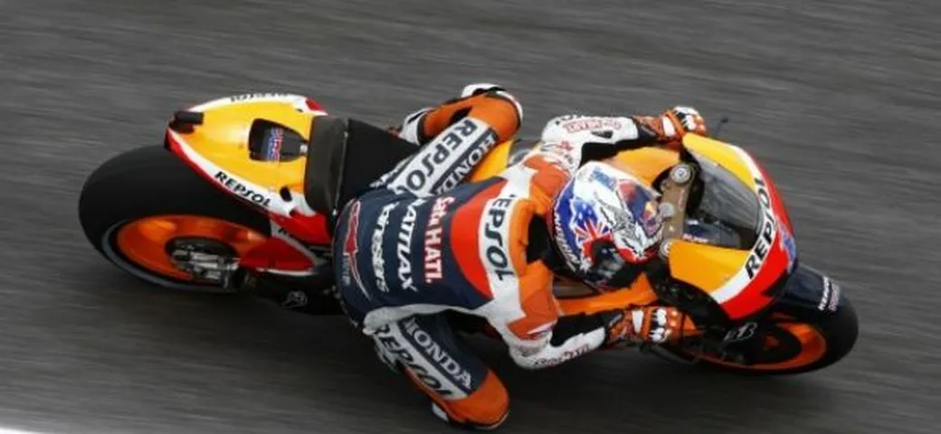 MotoGP, Estoril: nessuno prende Stoner. Lorenzo e Pedrosa piegati, 4° Dovi.