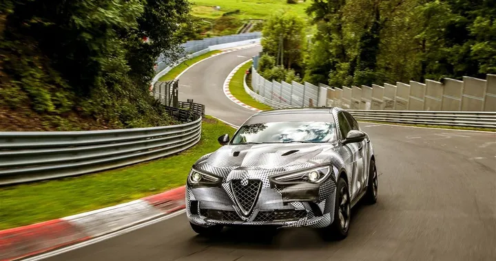 Alfa Romeo Stelvio Quadrifoglio: record al Nurburgring [Video]