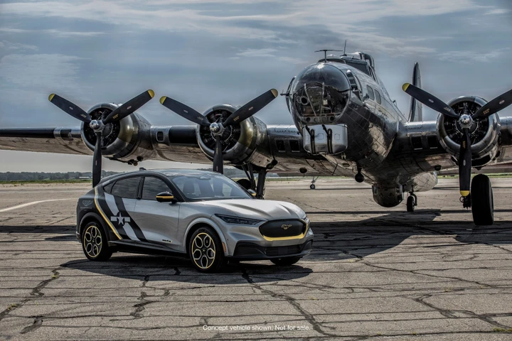 Ford: una Mustang Mach-E omaggia le eroine della Seconda Guerra Mondiale