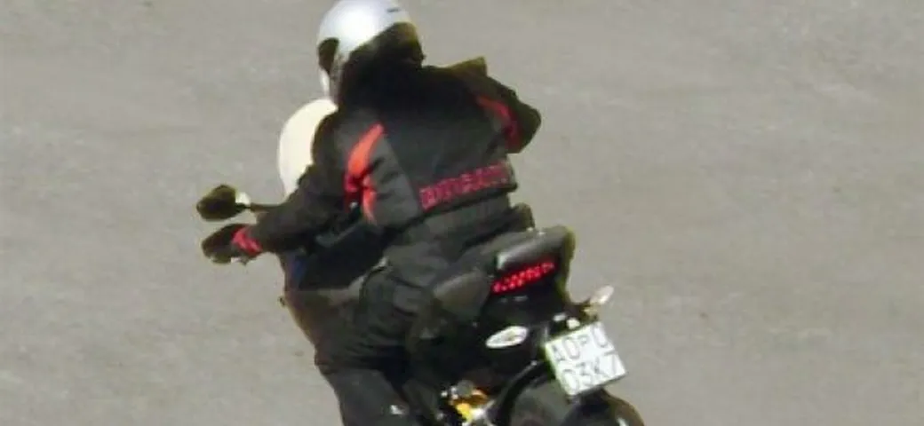 Foto spia della probabile Ducati enduro 1098 del 2010